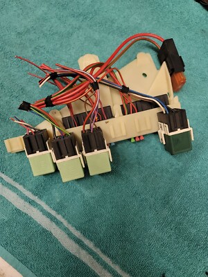 97 BMW 540I E39 RELAY FUSE BOX ASSEMBLY 8371884 OEM. S23