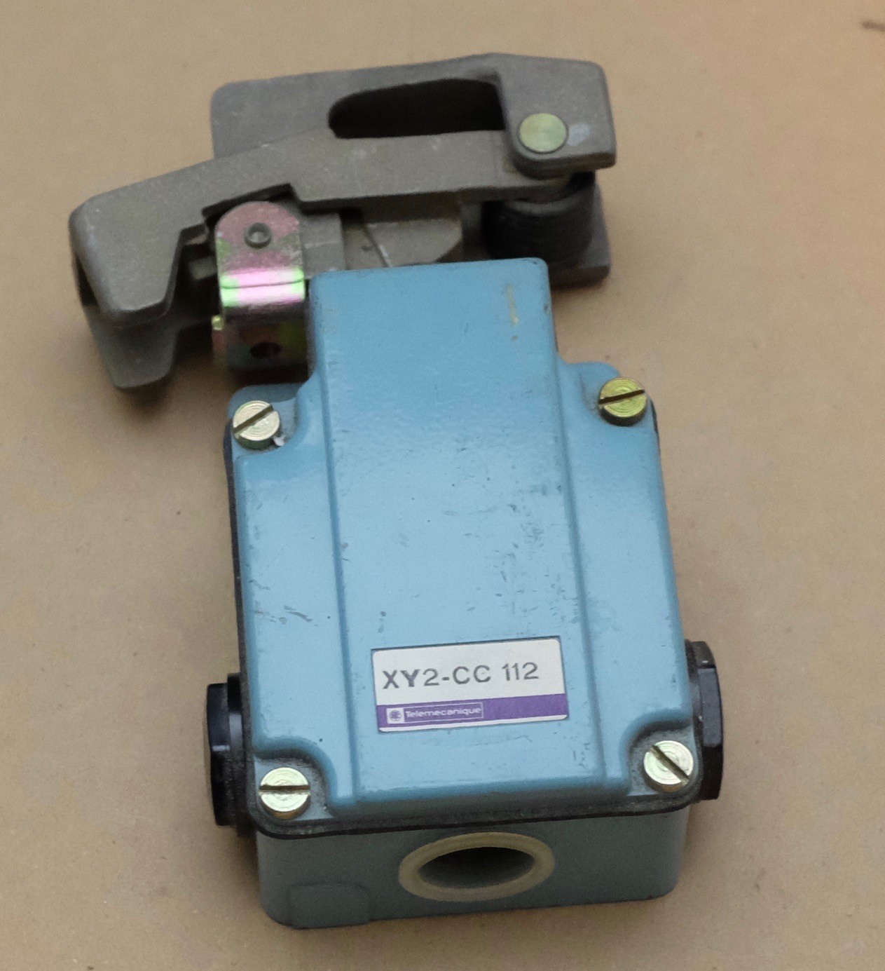 Évitez les Accidents de Convoyeur avec Telemecanique XY2-CC112 10A