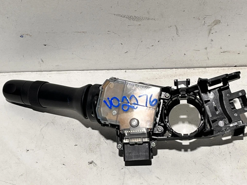 Toyota Prius Flasher Switch ZVW30 07/2009-12/2015 - image 2 of 4