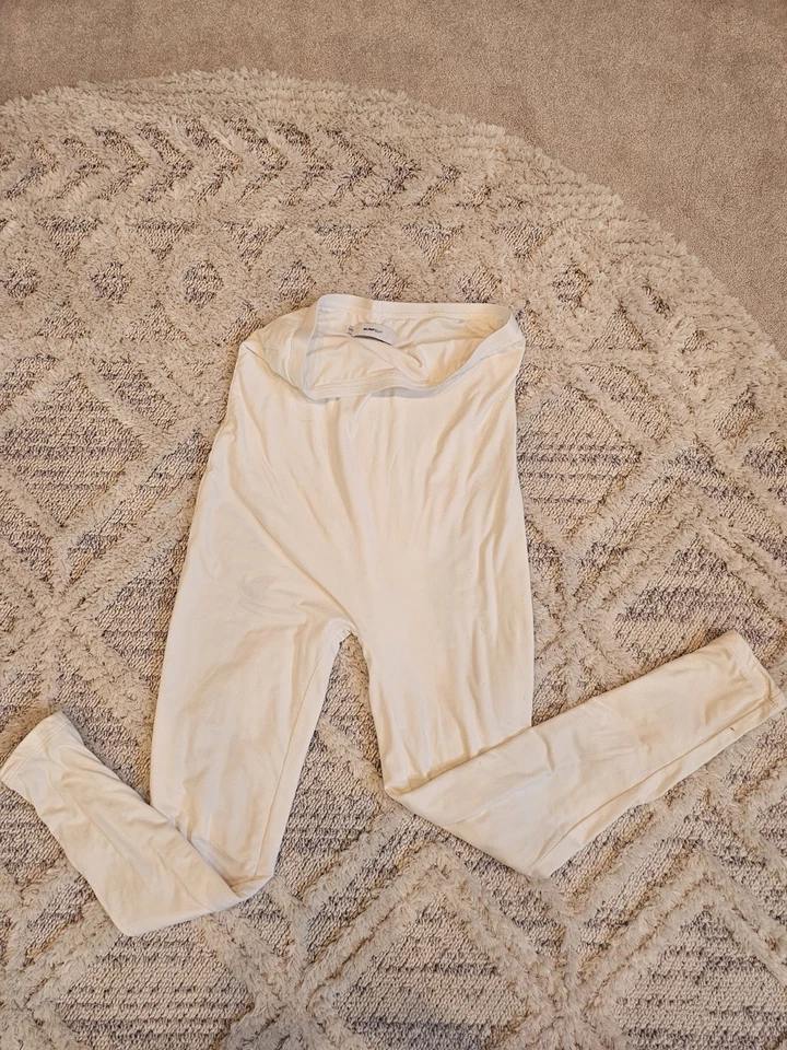 Mono Legging Pantalón de Maternidad Talla Pequeña Marfil Precio de venta sugerido por el fabricante 110 USD Foto 4 de 4