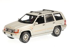 Jeep Grand Cherokee 1995 silver diecast model car 940149661 Maxichamps 1:43