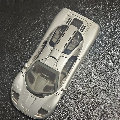Maisto McLaren F1 1:18 Diecast Model Car Silver Collectible