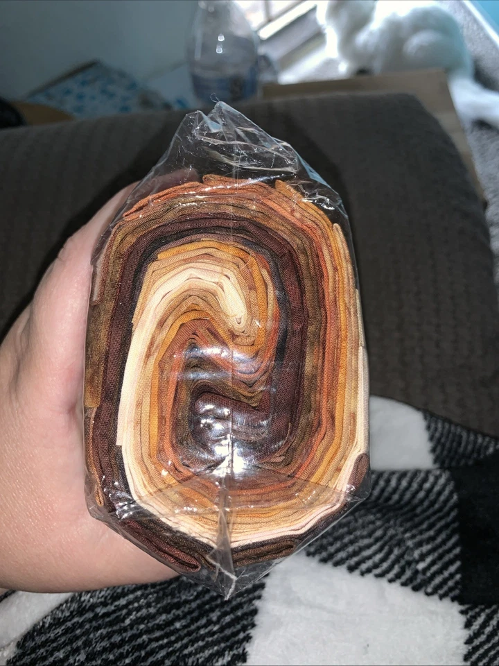  Hoffman 1895 Watercolor Fat Quarter Bundles, 12 FQ, Hand Dyed Cotton, 12 Colors - Image 4 of 4