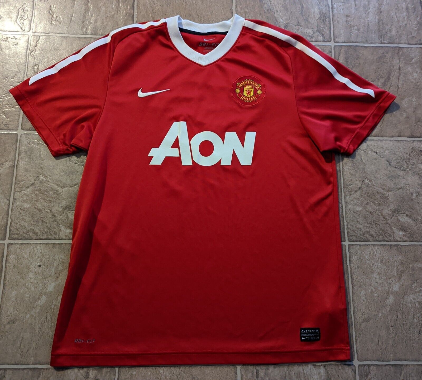 Nike men's sz L Manchester United AON Soccer Jersey red ss shirt Q1