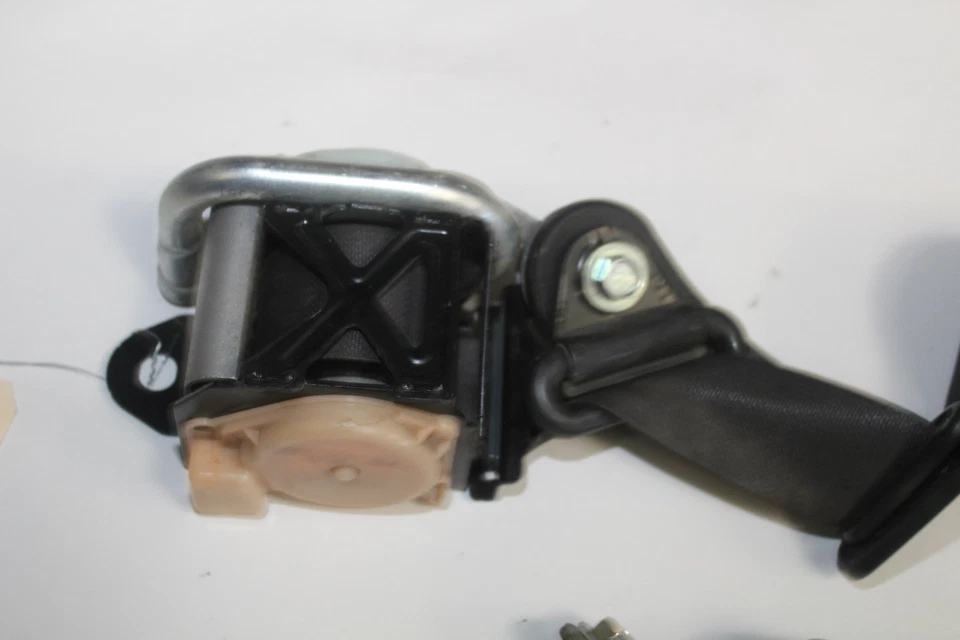 Nissan 350Z 2005 cupé conductor lado izquierdo cinturón de seguridad M2384 Foto 3 de 4