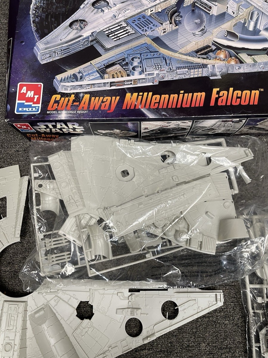 AMT ERTL Star Wars Cut-away Millennium Falcon model kit 1996 open