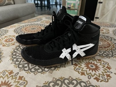 black and white ASICS Matflex 7 wrestling shoes, featuring a breathable mesh