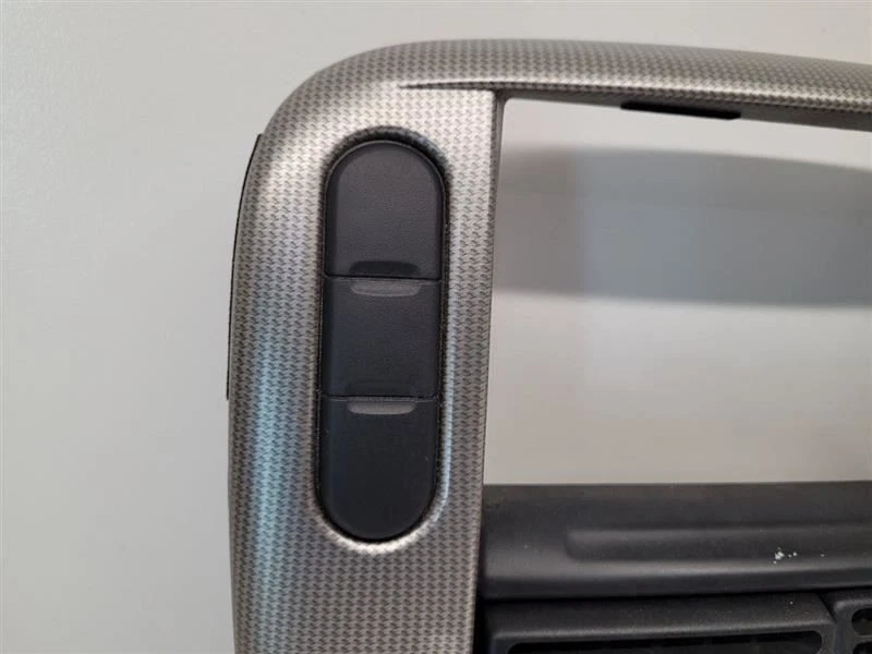 Ford Explorer 2003-2005 radio embellecedor bisel con rejillas de ventilación plateado Foto 4 de 4