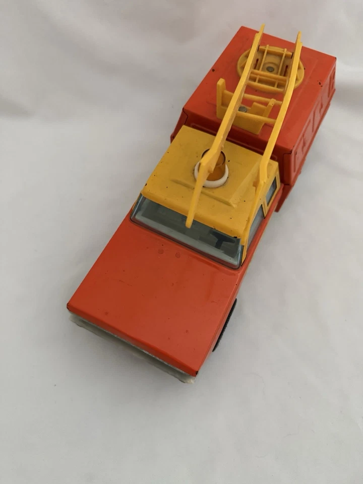 复古 NYLINT 福特 F-150 F-100 Ranger Power & Light Co 压钢制卡车玩具阅读 — 第 2/4 张图片