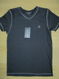 tee shirt moulant homme col v