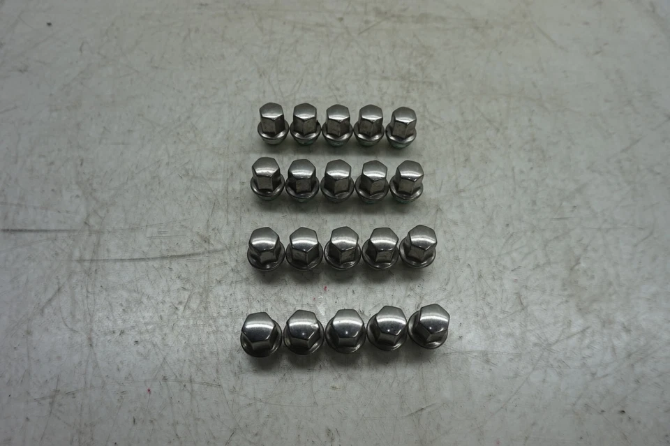 Juego de 20 tuercas de rueda Chevrolet Trax 2024-2025 OEM Foto 3 de 4