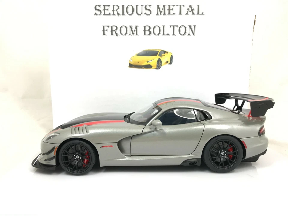 AUTOART 71733 DODGE VIPER ACR 2017 MET. SILVER/BLACK WITH RED STRIPES 1:18 - Image 3 of 4