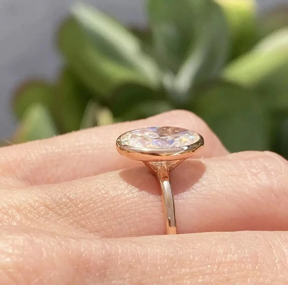 Conjunto de bisel de diamantes de corte ovalado de 3 quilates creado en laboratorio anillo solitario de boda oro de 14 quilates FN Foto 4 de 4