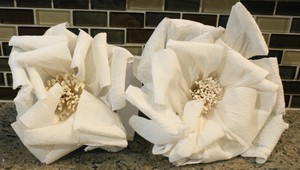 New Pottery Barn Kids Crepe Paper Wall Flowers Set Of 2 Ebay