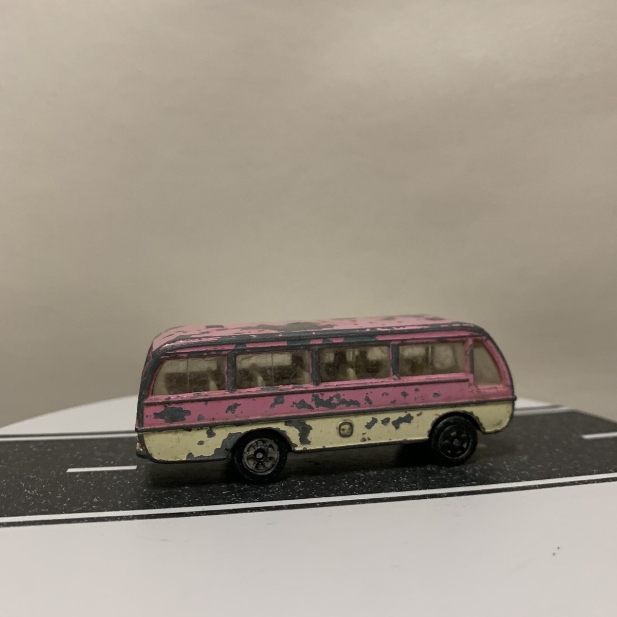 Tomica Tomy Japan 1974 Mazda Light Bus #46 1:88 Pink & White, VTG