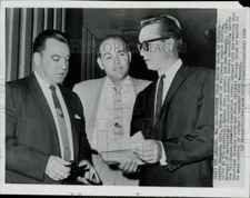 1959 Press Photo J Leonard, M Bros, D Nesseth confer at Los Angeles boxing probe