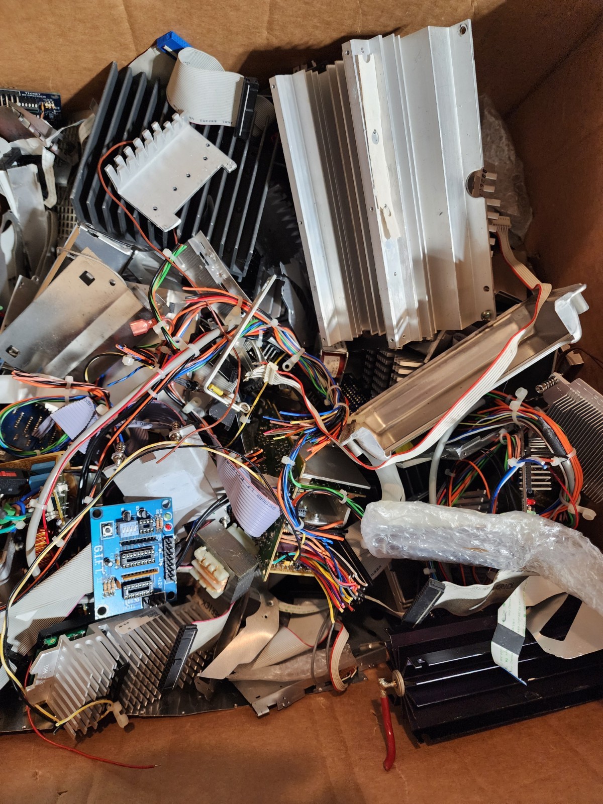 🔥High-yield scrap 10.50 POUNDS OF E-Scrap HARVESTED PRECIOUS METALS+WIRING HRNS