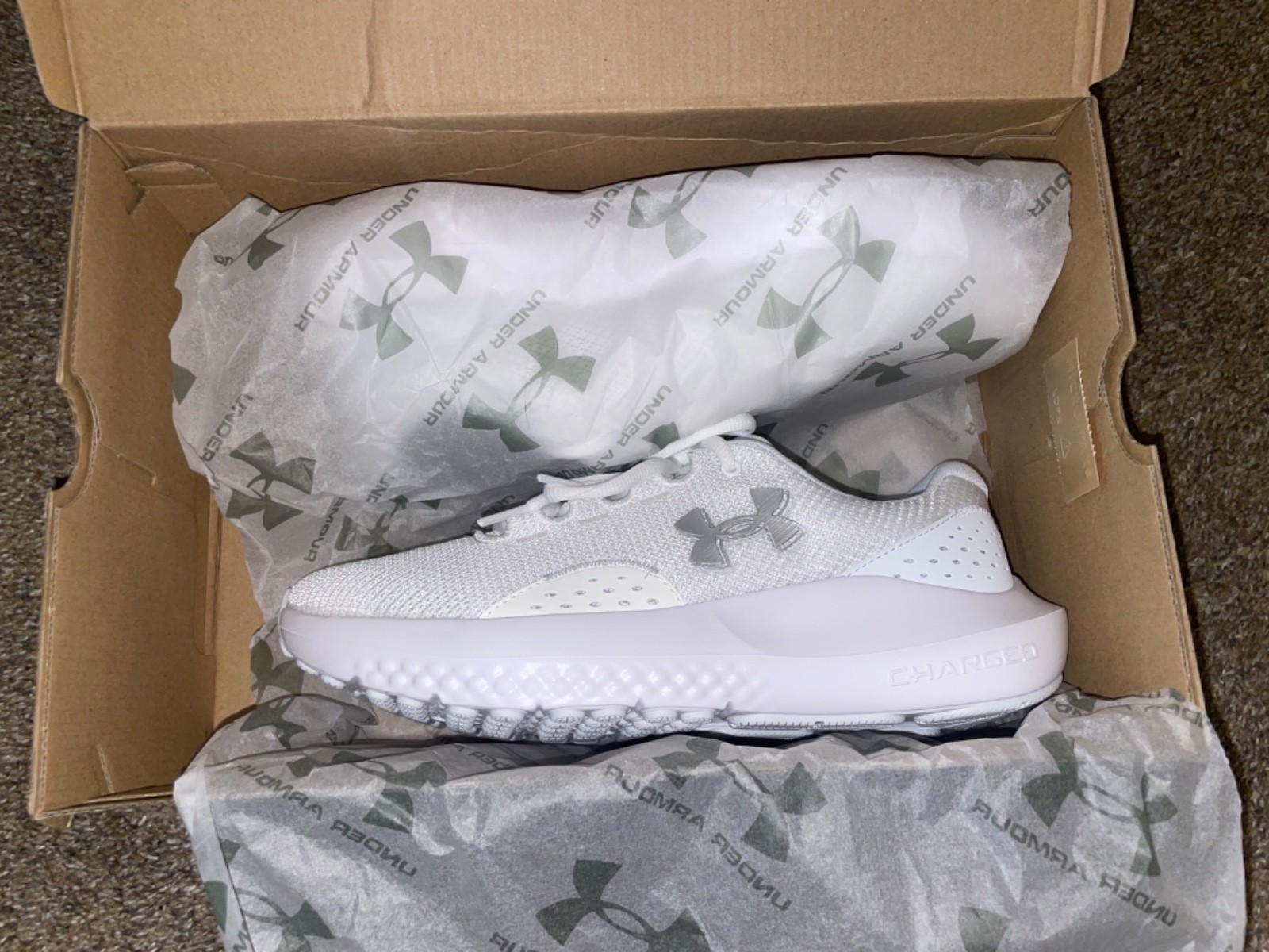 Size 8 - Under Armour Surge 4 White Metallic Silver W