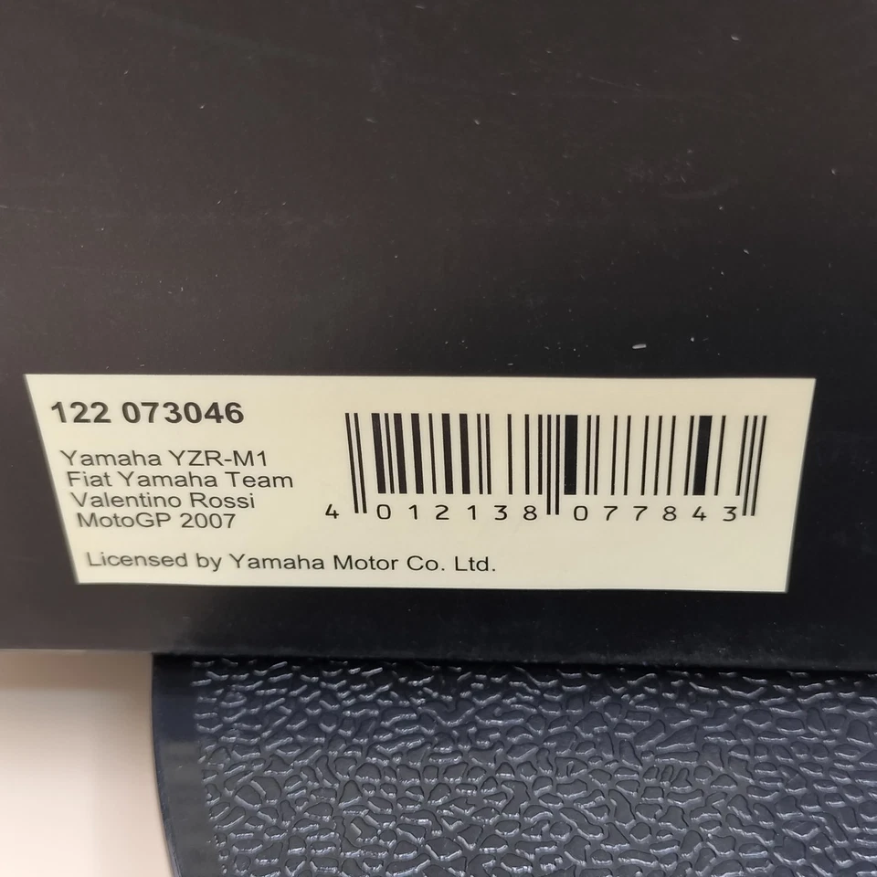 MINICHAMPS 1/12 Yamaha YZR-M1 FIAT Valentino Rossi #46 MotoGP 2007 122073046 - Image 2 of 4