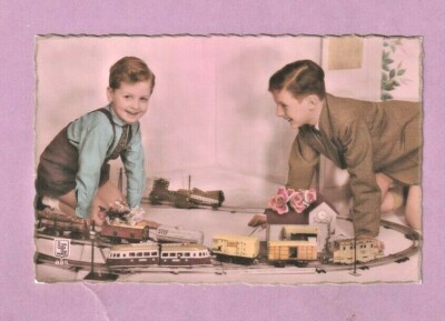 KINDER / SPIELZEUG: ZUG HORNBY ? - JEP ? - BAHNHOF UND EISENBAHNSTRECKE -
