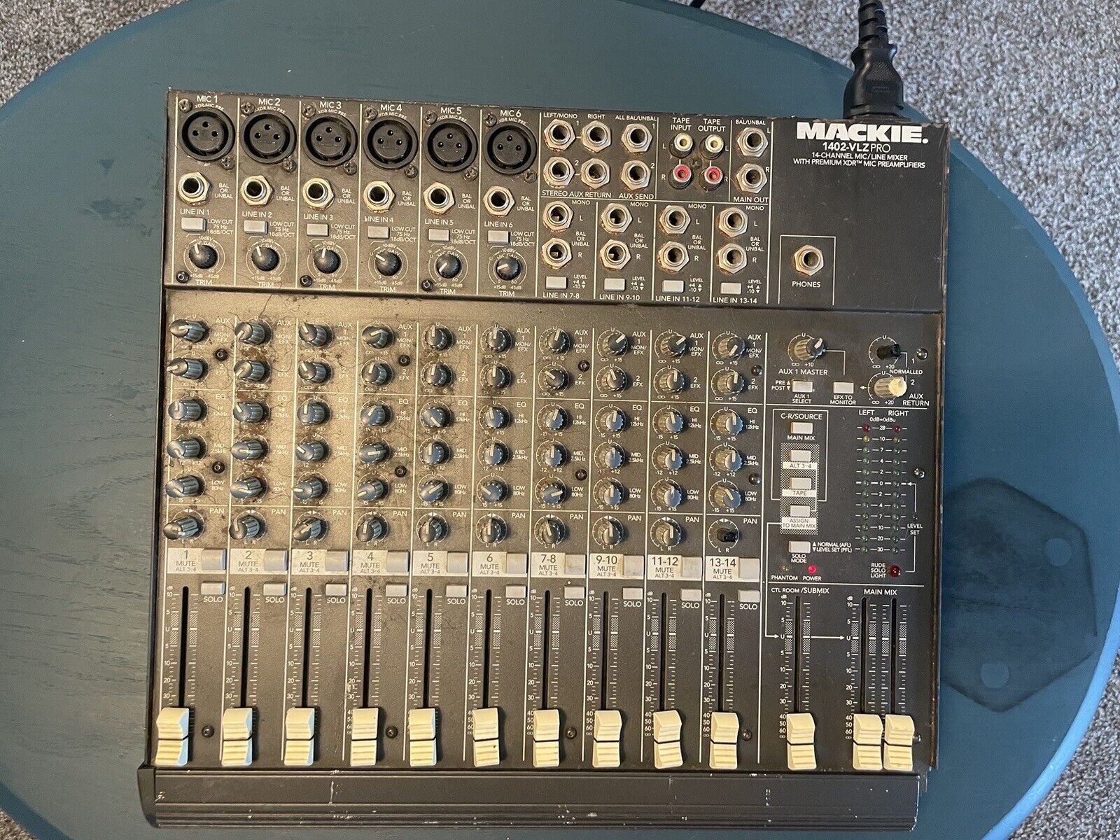 Mackie 1402-VLZ Pro 14-Channel Mic/Line Mixer