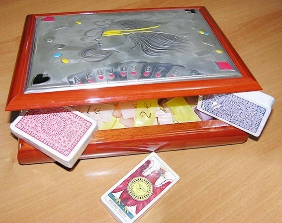 Cofanetto NUOVO in Argento e Legno, Carte Poker e Napoletane, Fiches e Dadi - Immagine 2 di 4
