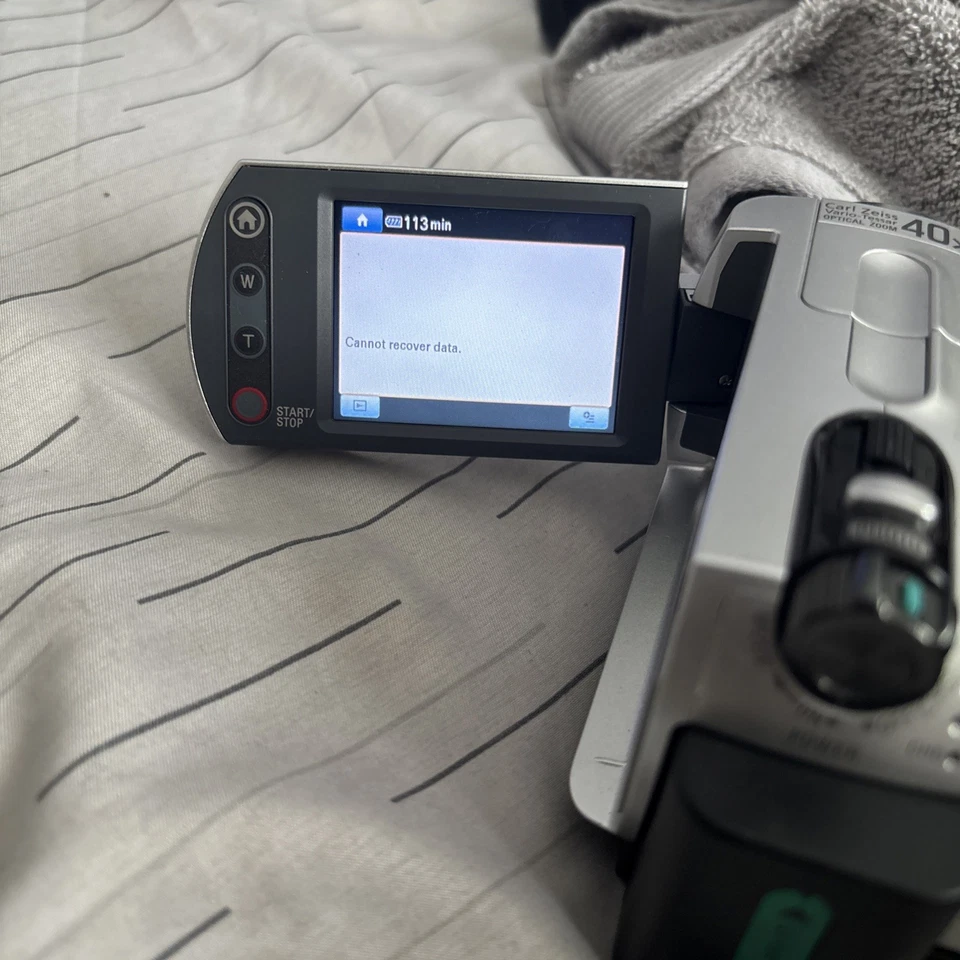 Sony Handycam DCR-SR42 Camcorder HDD 40x Optical Zoom 2000x Digital Video Camera - Image 3 of 4