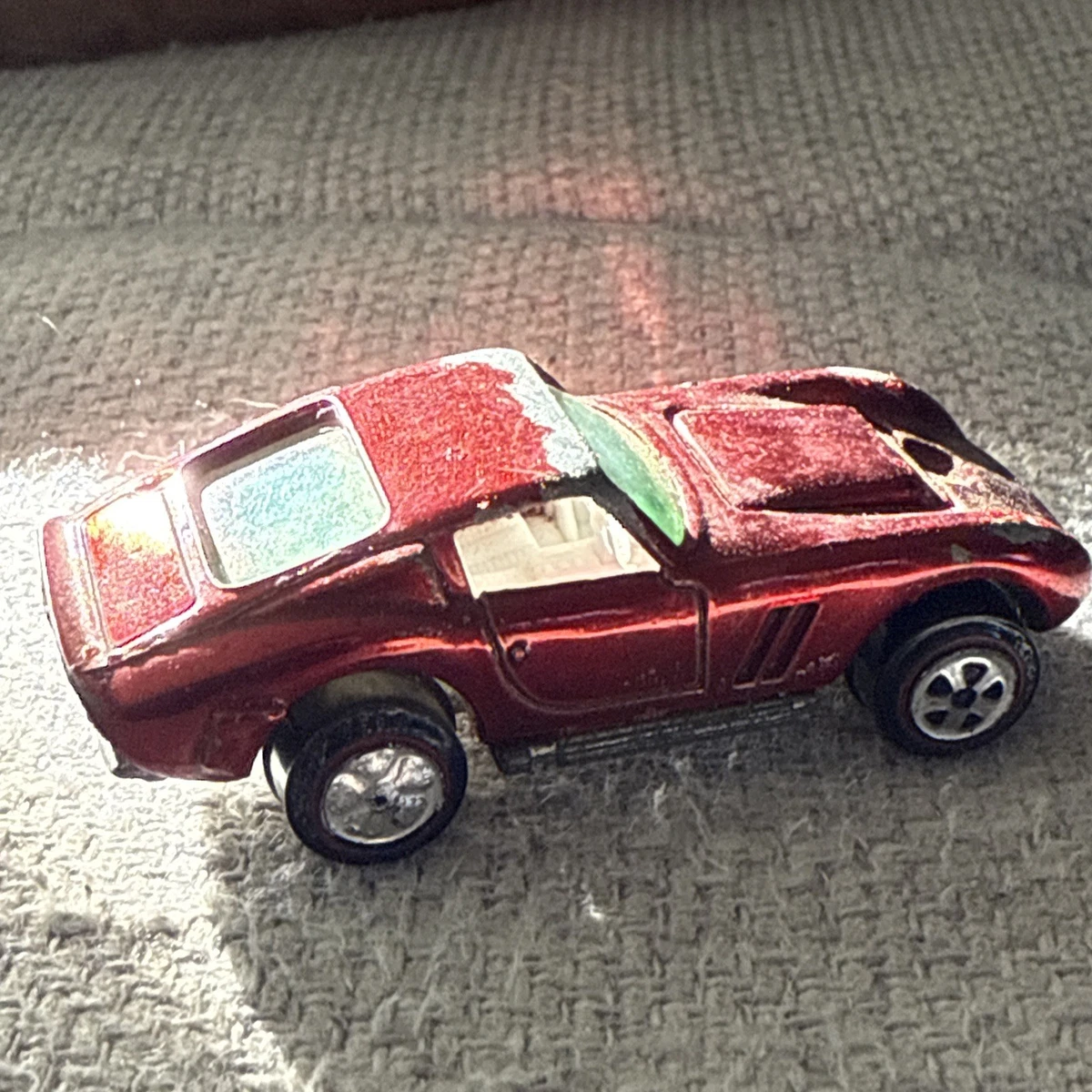 Johnny Lightning Topper Custom Ferrari, rouge, 1/64, BELLE