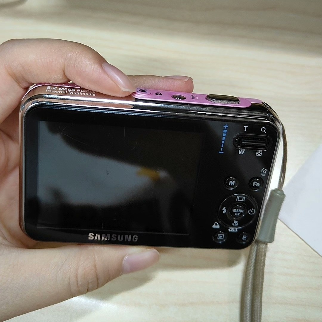 Samsung i8 Digital Camera 8.2 MP 3x Optical Zoom Auto Contrast