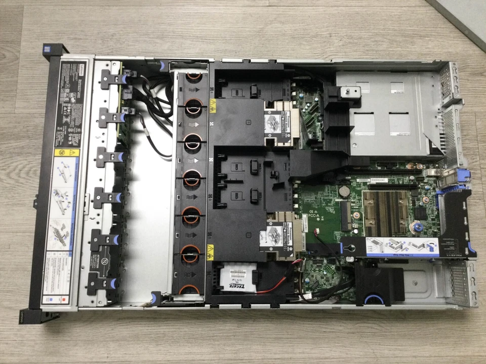 Lenovo ThinkSystem SR650 8SFF Bay CTO Server, No HDDs/ CPUs/ RAMs/ Cards - Image 4 of 4