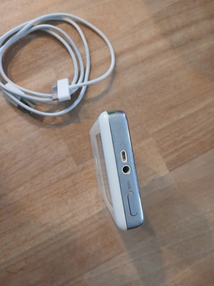 Apple iPod 4th Gen MP102 HP Classic White 128GB IFlash Modded New BATT! - Image 4 of 4