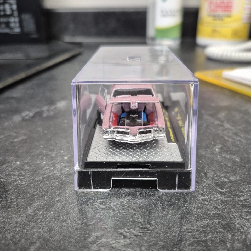 Camiones fundidos a presión M2 Machines 1970 Oldsmobile Cutlass 442 R33 15-69 Foto 2 de 4