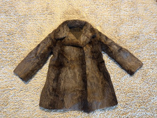 Pelz Jacken/Mäntel Damen 3 x  und 1 Mantel mit Pelzkragen in gutem Zustand