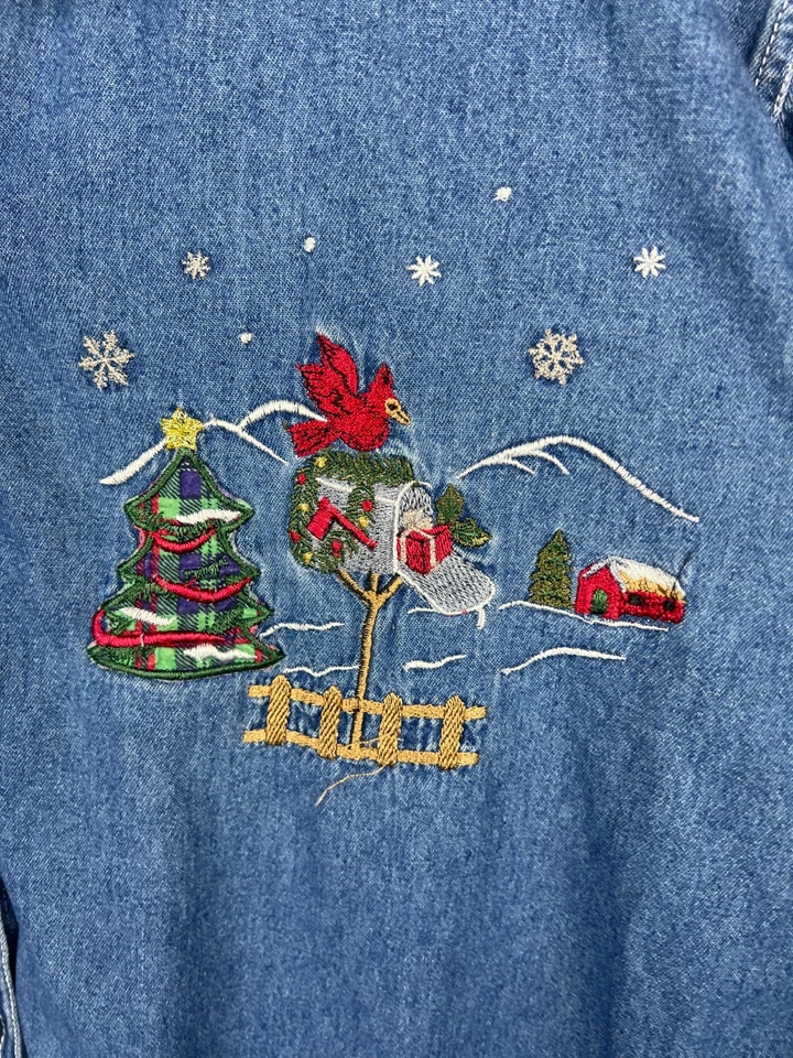 90s Jean Denim Velvet Collared Christmas Blouse Winter Scenes Cardinals Large - Image 3 of 4