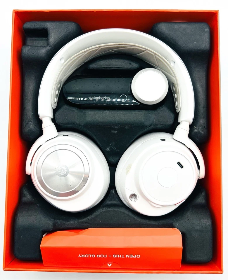 SteelSeries Arctis Nova Pro Wireless Headset For PC / PS5 - White READ DESCRIPT - Image 4 of 4