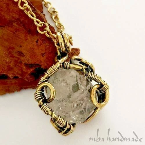 Colgante de cristal de prasiolita (amatista verde) + cadena de latón real hecha a mano de 20"" Foto 4 de 4