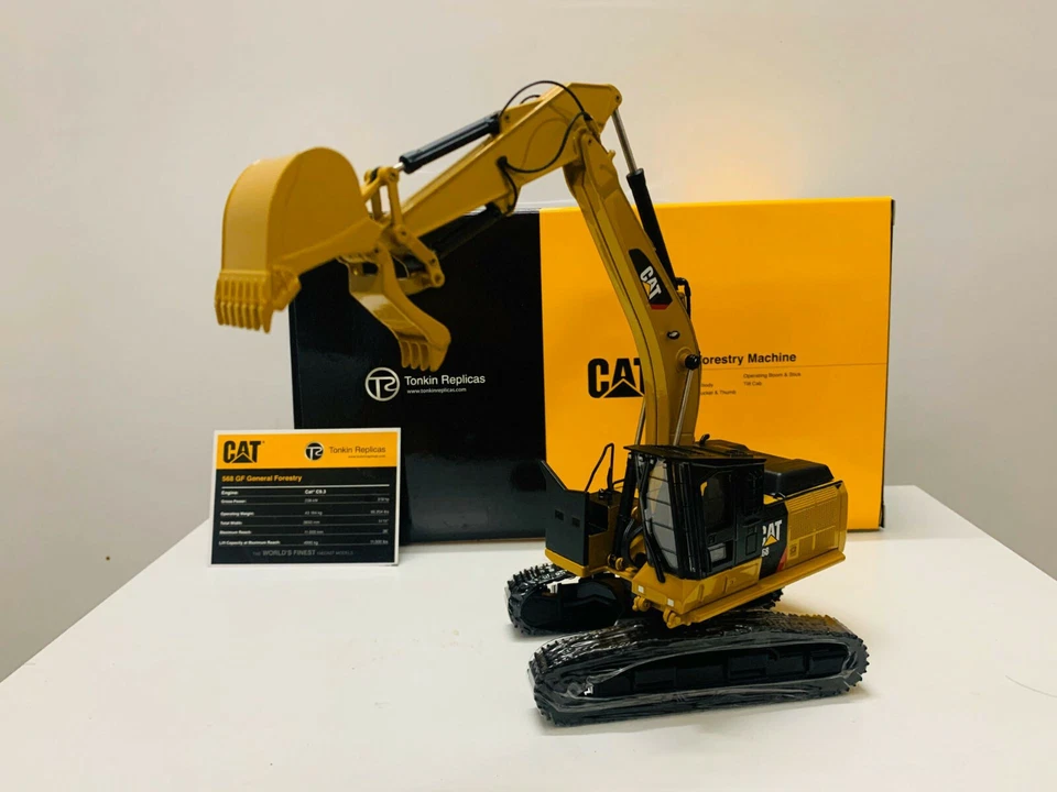 Tonkin Replicas Cat 568 Forestry Machine 1/50 DieCast Collectible Model TR40003 - Image 4 of 4