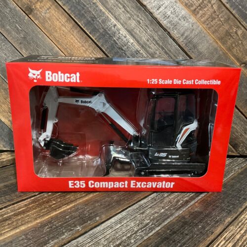 Bobcat E35 Compact Excavator 1:25 Scale Construction Toy Collectible