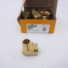 10 Pack Parker Hannifin 1/2" FPT x 1/2" MPT 90° Brass Elbows X2202P-8-8