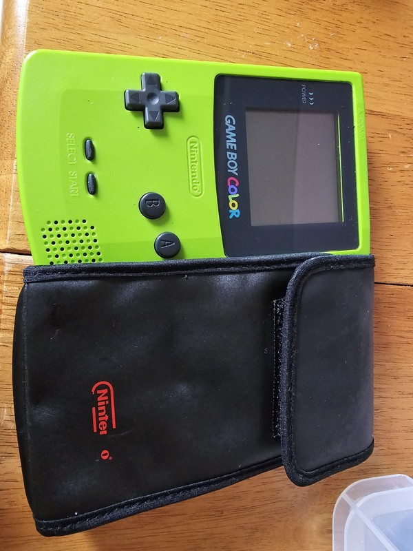 Nintendo Game Boy Color Green Handheld System CGB-001 with Carry Case