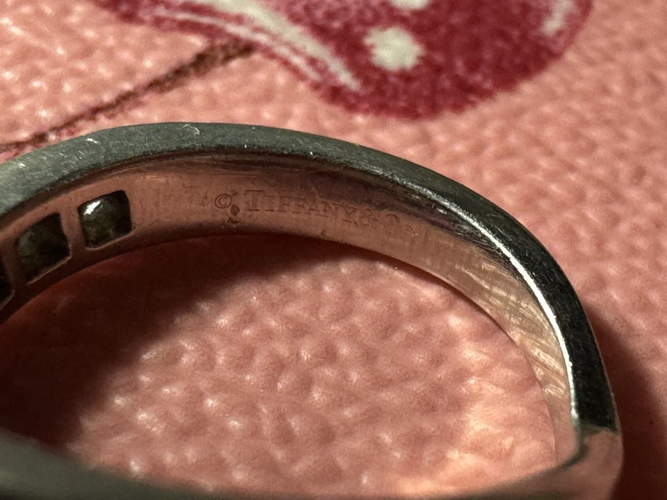 Tiffany And Co Curved 7 Diamond Band. Platinum. Heart Ring. Tiffany And Co. - Image 3 of 4