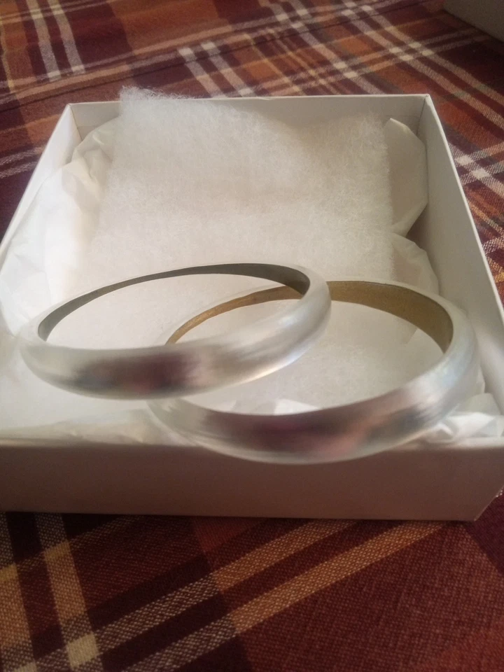 Dos pulseras brazalete cónicas ALEXIS BITTAR gris lucita nuevas sin etiquetas ¡Muy buen precio! Foto 2 de 4