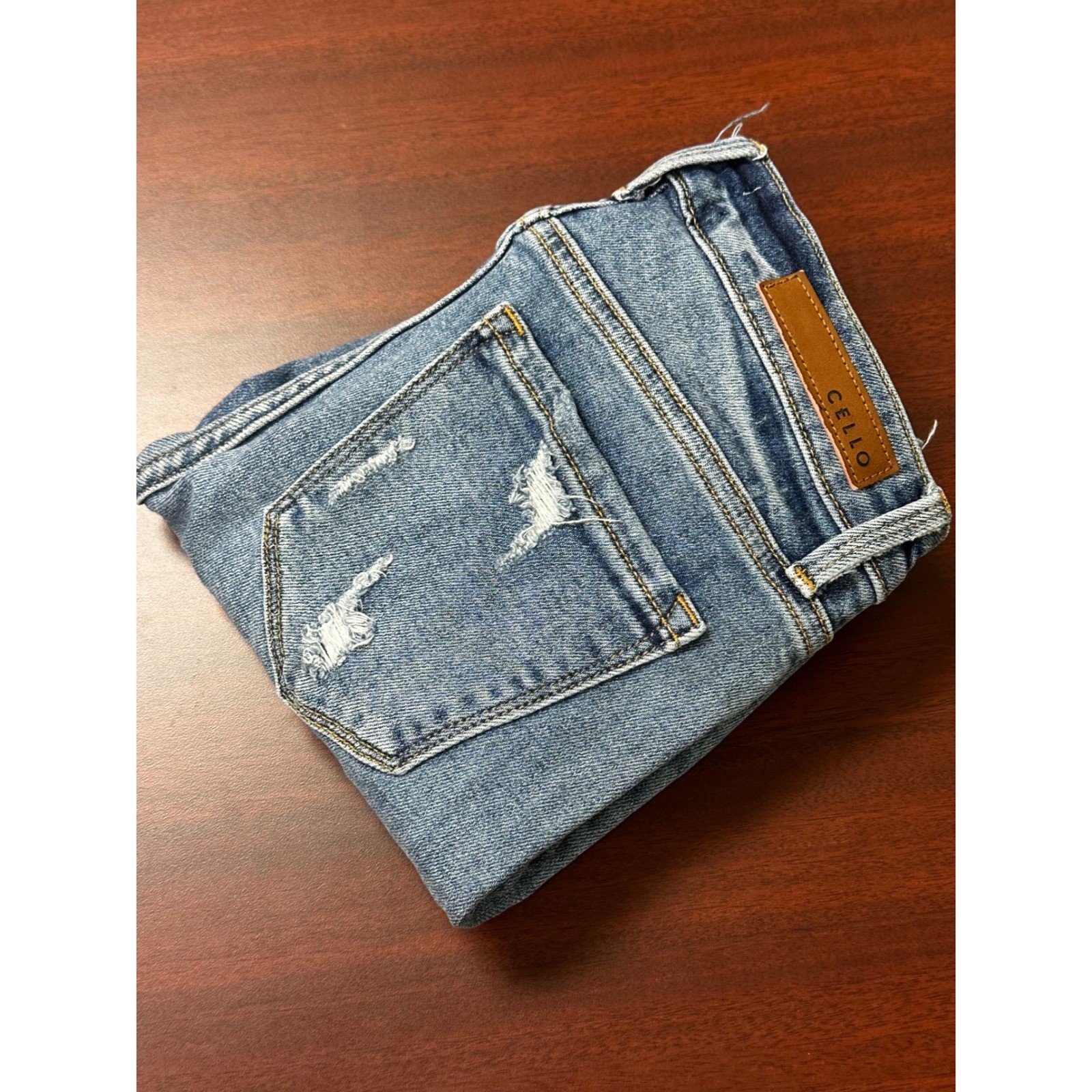 CELLO Distressed Skinny Jeans Womens Size 3 Medium Wash Ripped Denim