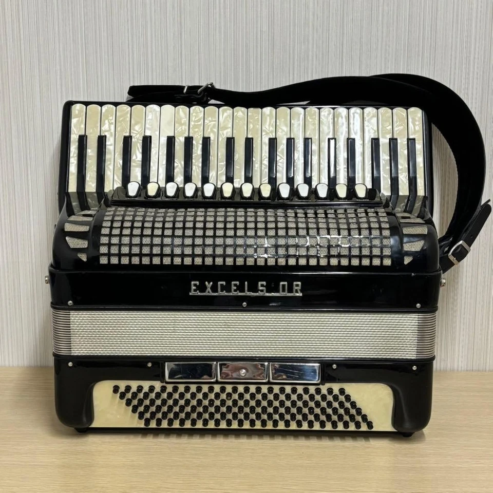 EXCELSIOR 320 Black Accordion - Image 2 of 4