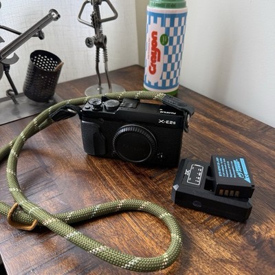Fujifilm X-E2S Mirrorless Camera Body Black Tested Working Battery Charger
