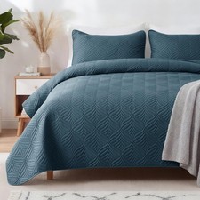 Whale Flotilla Quilt Set Full/Queen Size, 3-Piece Soft Lightweight Modern Geomet