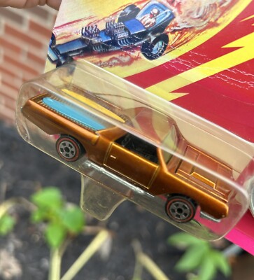 Miniature Johnny Lightning 1:64 - Hearse Custom Haulin (Derby De Démolition) Rose - Boîte Neuve