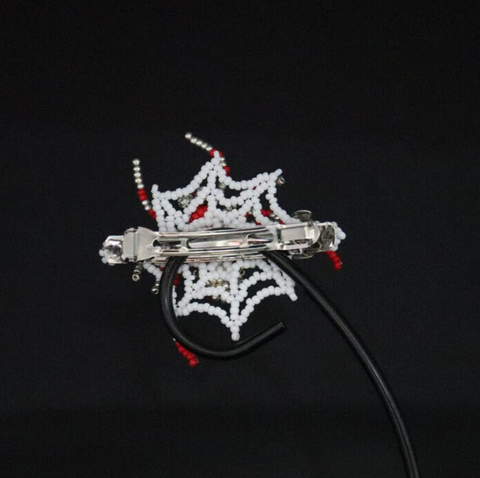 CORREATE PINZA PARA EL PELO FRANCESA CON CUENTAS A MANO ARAÑA/TELA ROJA BLANCA PLATA GÓTICA 4,5X3,5 L Foto 4 de 4