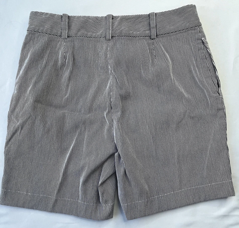 Shorts feminino Lauren Ralph Lauren 8 listrado preto branco Seersucker golfe golfista - Imagem 2 de 4