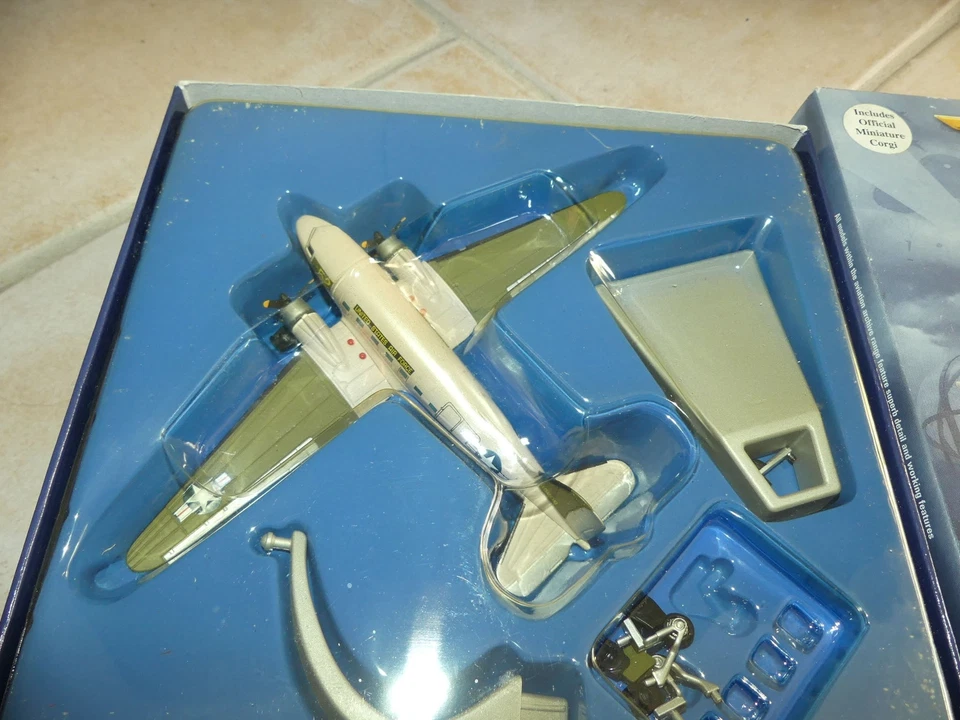 AVION DOUGLAS C-47A SKYTRAIN US AIR FORCE CORGI 47101 1:444 - Photo 2/4
